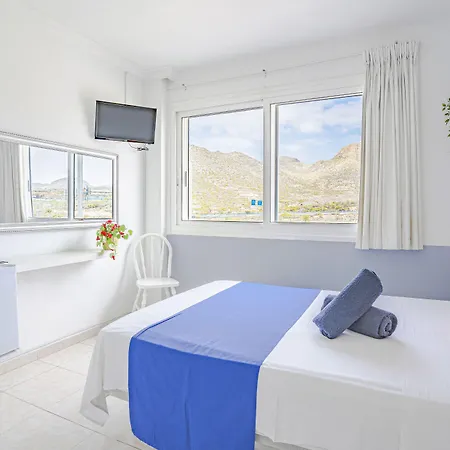 Neon Tenerife ホテル 2*